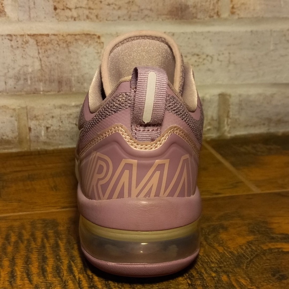 Woman's Nike Air Max's - Picture 4 of 7